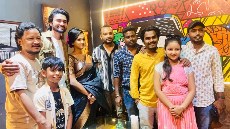 জাঁকজমকপূর্ণ অনুষ্ঠানে মুক্তি পেল “তোর পাড়াতে”! জাঙ্ক ইয়ার্ড ক্যাফেতে চাঁদের হাট