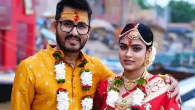 ভোটের ময়দানে হিরণের পাশে দ্বিতীয় স্ত্রী ঋতিকা, প্রচারে নতুন চমক